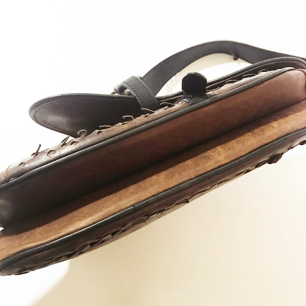 scale-like peep-toe pump